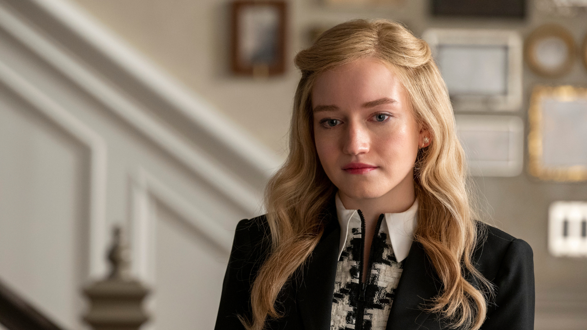 inventing-anna-julia-garner-as-anna-delvery-in-episode-103-of-inventing-anna